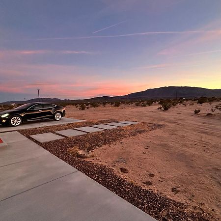 Serene Modern Home Backdoor With Great Wifi, Games, Movies, Patio Seating And Bbq Easy Access To North Joshua Tree National Park In 10 Minutes トウェンティナイン・パームズ エクステリア 写真