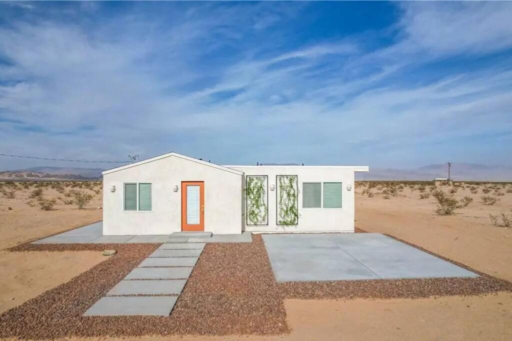Serene Modern Home Backdoor With Great Wifi, Games, Movies, Patio Seating And Bbq Easy Access To North Joshua Tree National Park In 10 Minutes トウェンティナイン・パームズ エクステリア 写真