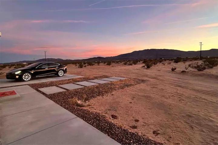 Serene Modern Home Backdoor With Great Wifi, Games, Movies, Patio Seating And Bbq Easy Access To North Joshua Tree National Park In 10 Minutes トウェンティナイン・パームズ エクステリア 写真