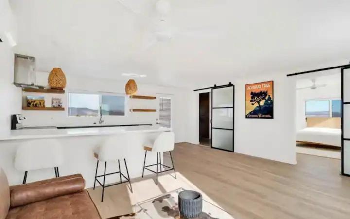 Serene Modern Home Backdoor With Great Wifi, Games, Movies, Patio Seating And Bbq Easy Access To North Joshua Tree National Park In 10 Minutes トウェンティナイン・パームズ エクステリア 写真