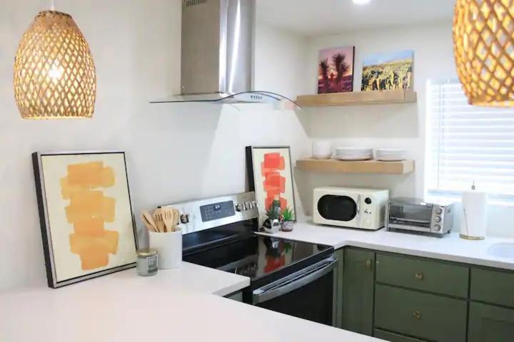 Serene Modern Home Backdoor With Great Wifi, Games, Movies, Patio Seating And Bbq Easy Access To North Joshua Tree National Park In 10 Minutes トウェンティナイン・パームズ エクステリア 写真