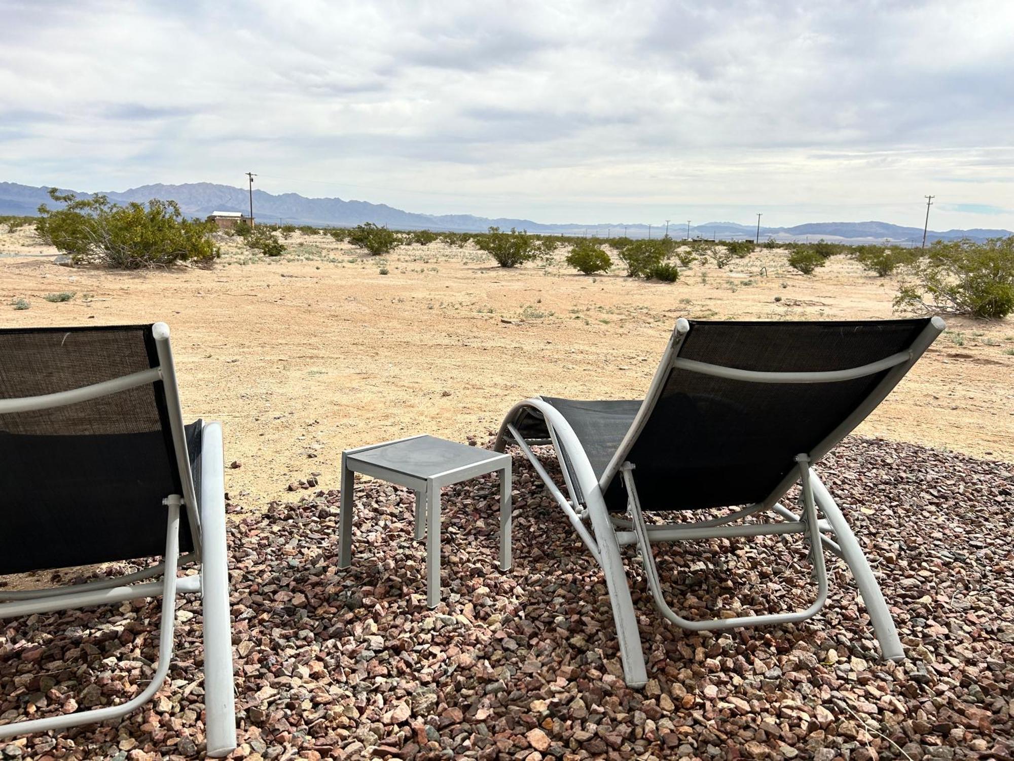 Serene Modern Home Backdoor With Great Wifi, Games, Movies, Patio Seating And Bbq Easy Access To North Joshua Tree National Park In 10 Minutes トウェンティナイン・パームズ エクステリア 写真