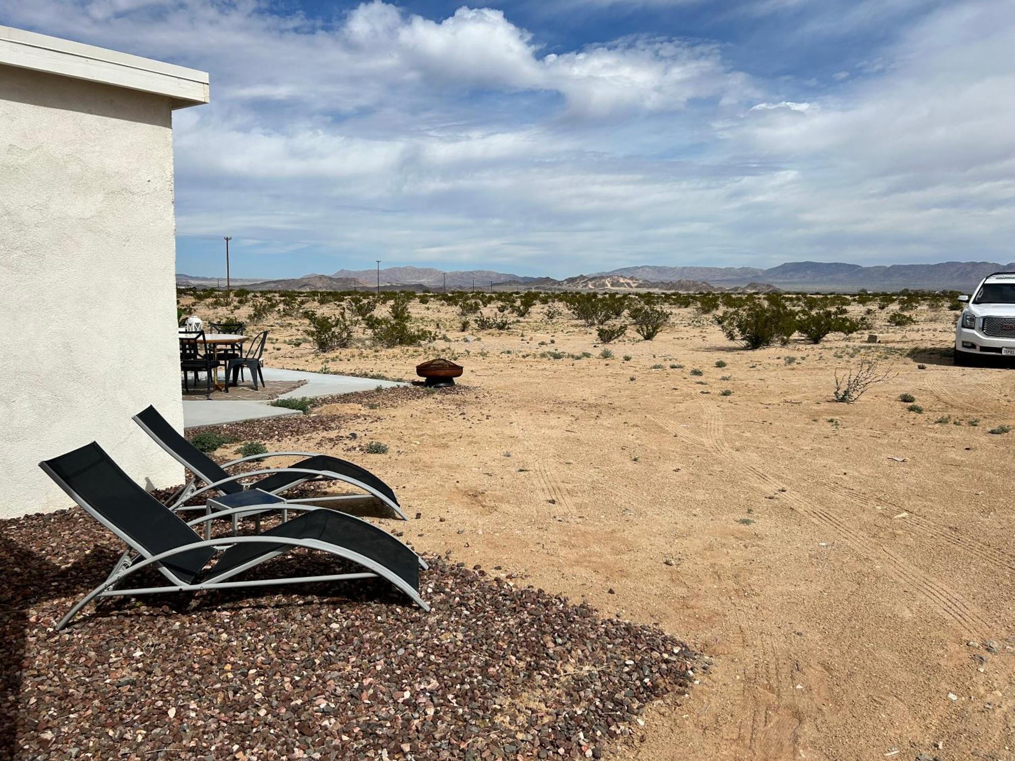 Serene Modern Home Backdoor With Great Wifi, Games, Movies, Patio Seating And Bbq Easy Access To North Joshua Tree National Park In 10 Minutes トウェンティナイン・パームズ エクステリア 写真