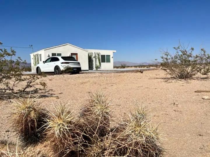 Serene Modern Home Backdoor With Great Wifi, Games, Movies, Patio Seating And Bbq Easy Access To North Joshua Tree National Park In 10 Minutes トウェンティナイン・パームズ エクステリア 写真