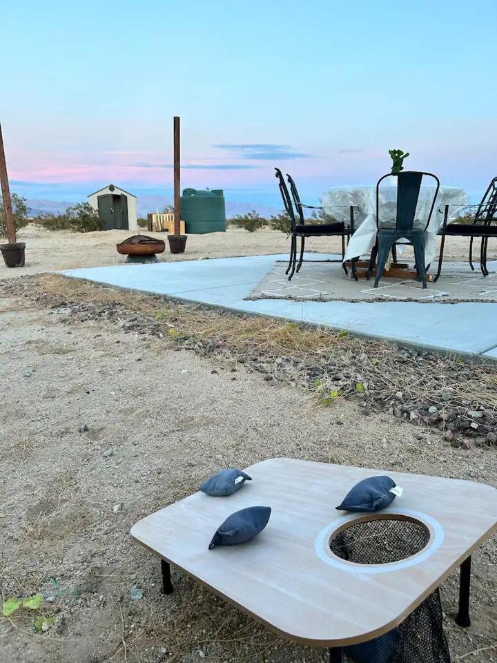 Serene Modern Home Backdoor With Great Wifi, Games, Movies, Patio Seating And Bbq Easy Access To North Joshua Tree National Park In 10 Minutes トウェンティナイン・パームズ エクステリア 写真