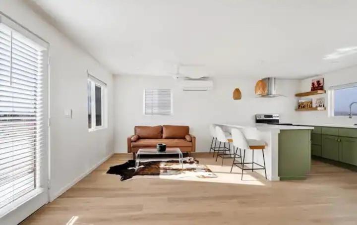 Serene Modern Home Backdoor With Great Wifi, Games, Movies, Patio Seating And Bbq Easy Access To North Joshua Tree National Park In 10 Minutes トウェンティナイン・パームズ エクステリア 写真