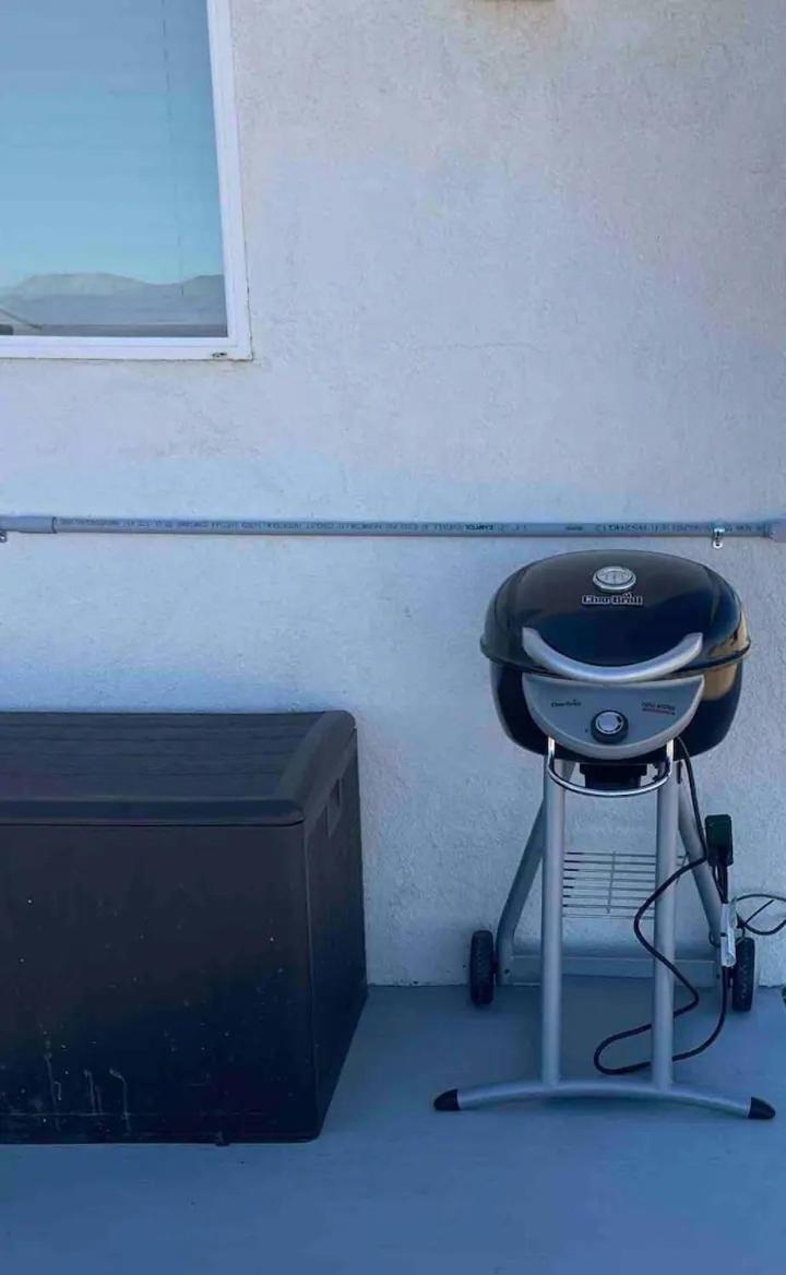 Serene Modern Home Backdoor With Great Wifi, Games, Movies, Patio Seating And Bbq Easy Access To North Joshua Tree National Park In 10 Minutes トウェンティナイン・パームズ エクステリア 写真