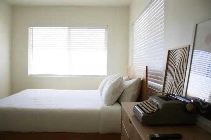 Serene Modern Home Backdoor With Great Wifi, Games, Movies, Patio Seating And Bbq Easy Access To North Joshua Tree National Park In 10 Minutes トウェンティナイン・パームズ エクステリア 写真