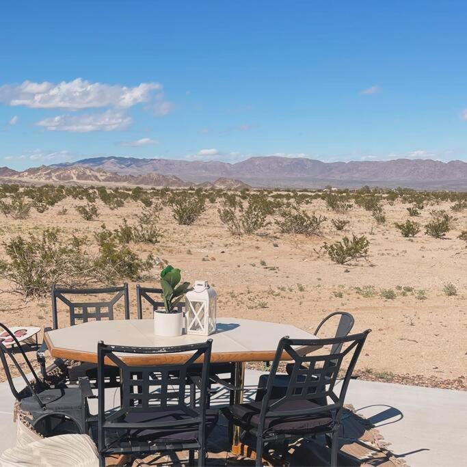 Serene Modern Home Backdoor With Great Wifi, Games, Movies, Patio Seating And Bbq Easy Access To North Joshua Tree National Park In 10 Minutes トウェンティナイン・パームズ エクステリア 写真