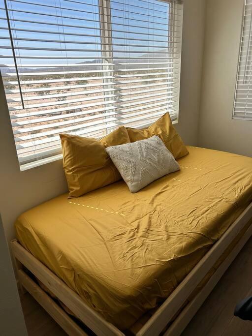 Serene Modern Home Backdoor With Great Wifi, Games, Movies, Patio Seating And Bbq Easy Access To North Joshua Tree National Park In 10 Minutes トウェンティナイン・パームズ エクステリア 写真