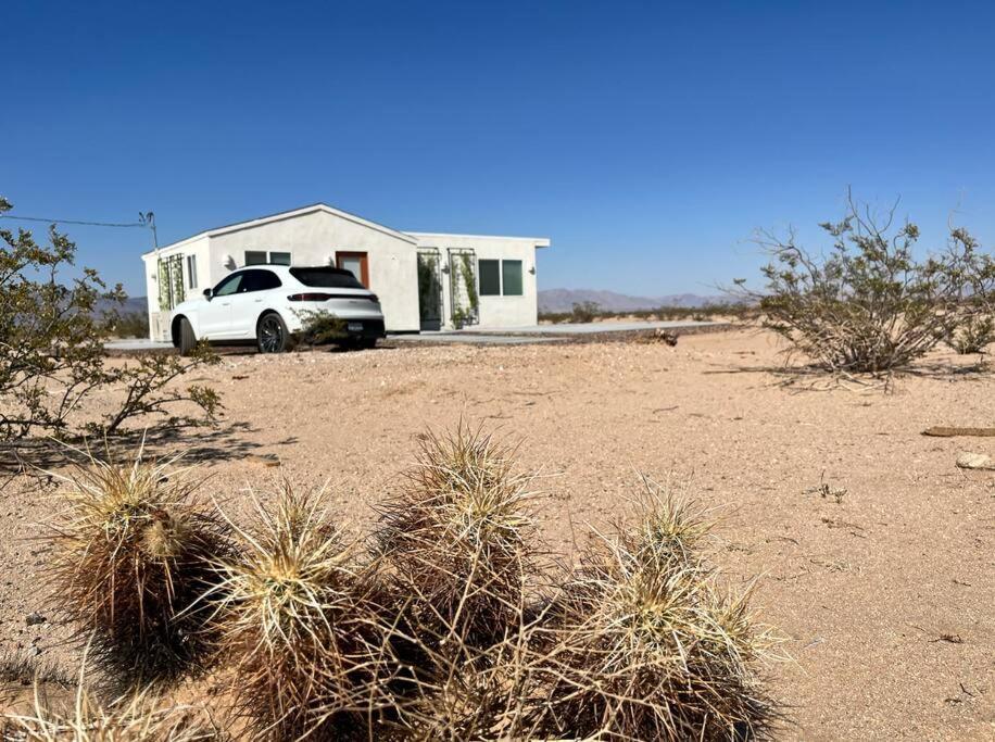 Serene Modern Home Backdoor With Great Wifi, Games, Movies, Patio Seating And Bbq Easy Access To North Joshua Tree National Park In 10 Minutes トウェンティナイン・パームズ エクステリア 写真