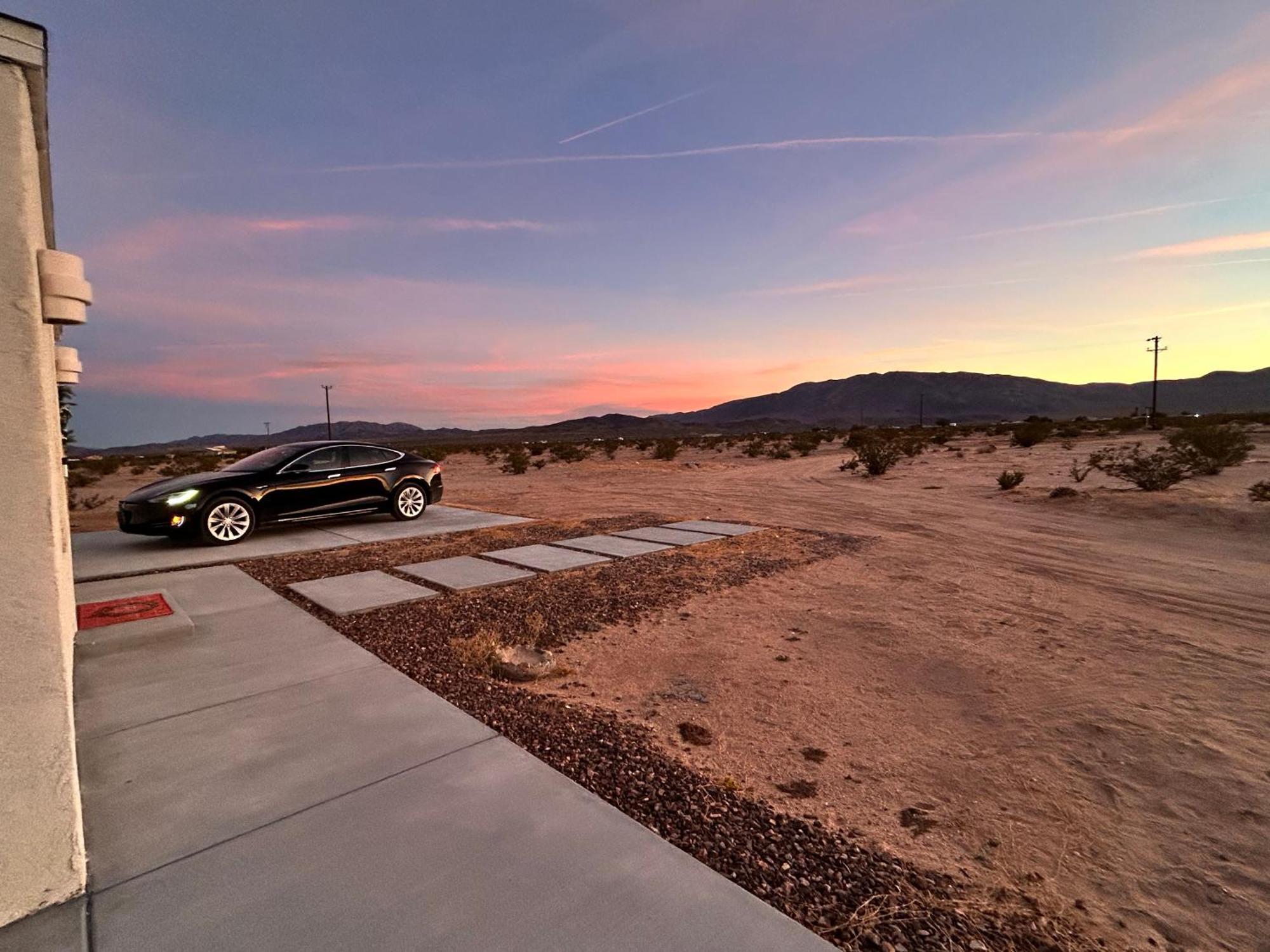 Serene Modern Home Backdoor With Great Wifi, Games, Movies, Patio Seating And Bbq Easy Access To North Joshua Tree National Park In 10 Minutes トウェンティナイン・パームズ エクステリア 写真