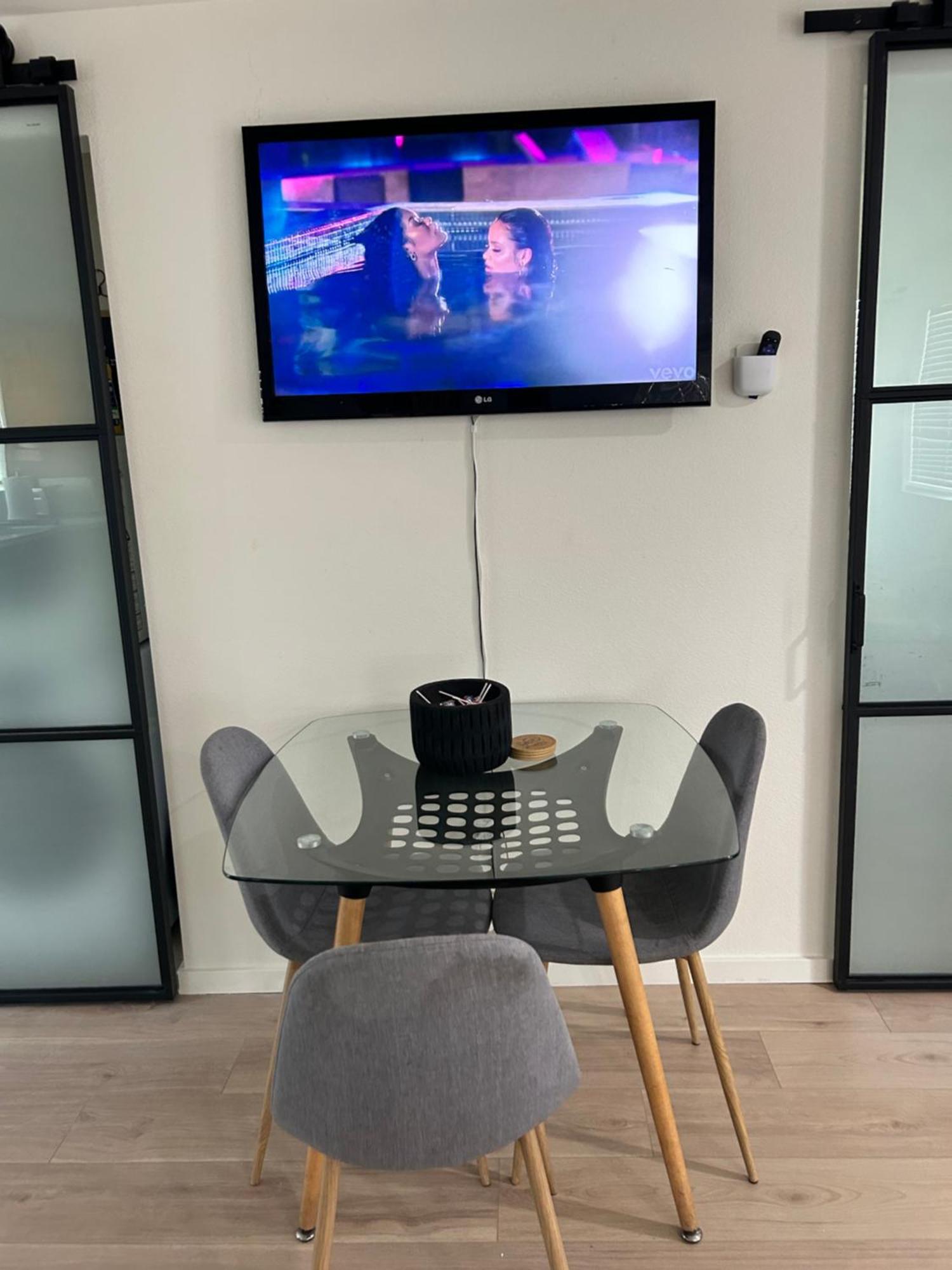 Serene Modern Home Backdoor With Great Wifi, Games, Movies, Patio Seating And Bbq Easy Access To North Joshua Tree National Park In 10 Minutes トウェンティナイン・パームズ エクステリア 写真